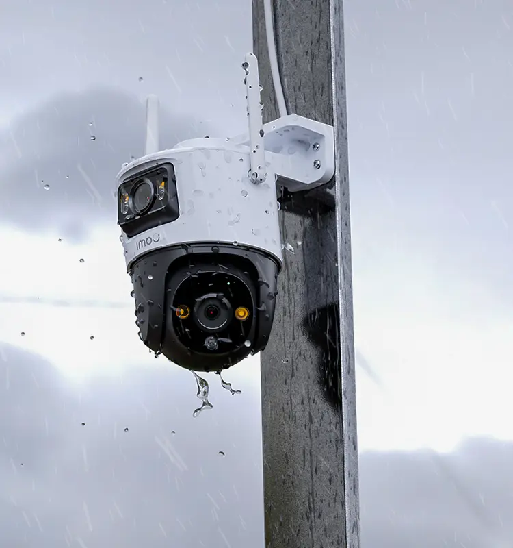 Camara de seguridad para exteriores bajo la lluvia